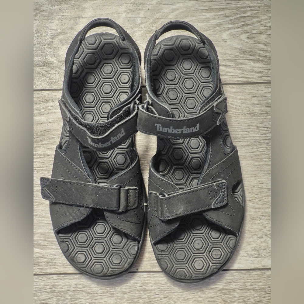 EUC Timberland Kids Two Strap Adventure Seeker Black Sandals. Size 3 Big Kids